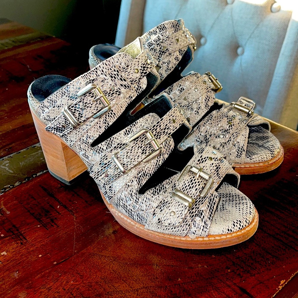 Like New Free  bird mules